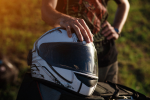Motorcycle helmet laws in Illinois
