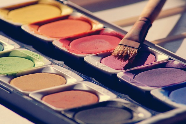 watercolor, paint brush, to paint warm and cool colors