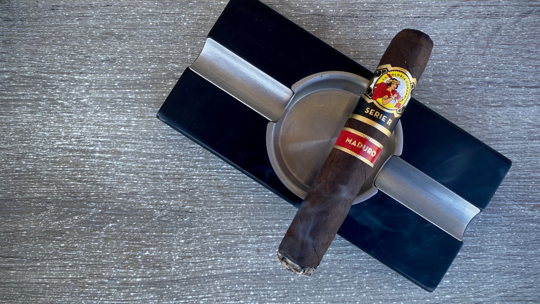 La Gloria Cubana Serie R Maduro First Third