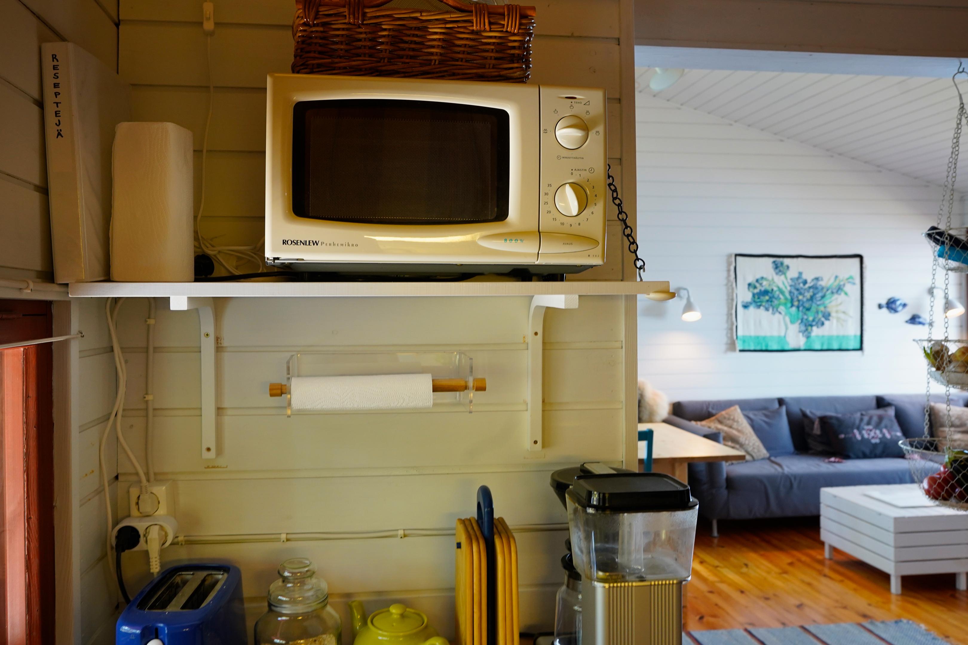 Vanha keittiö oli ahdas ja hankala käyttää.