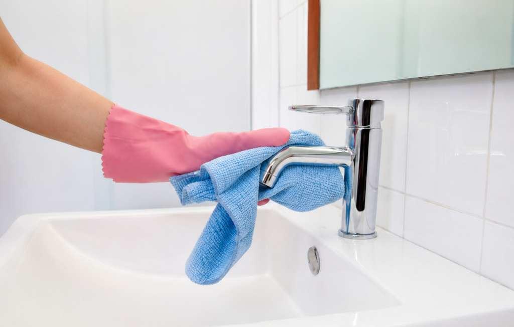 Cleaning chrome faucet