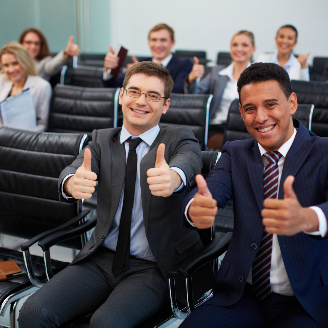 Werknemers met competenties staan klaar voor het bedrijf