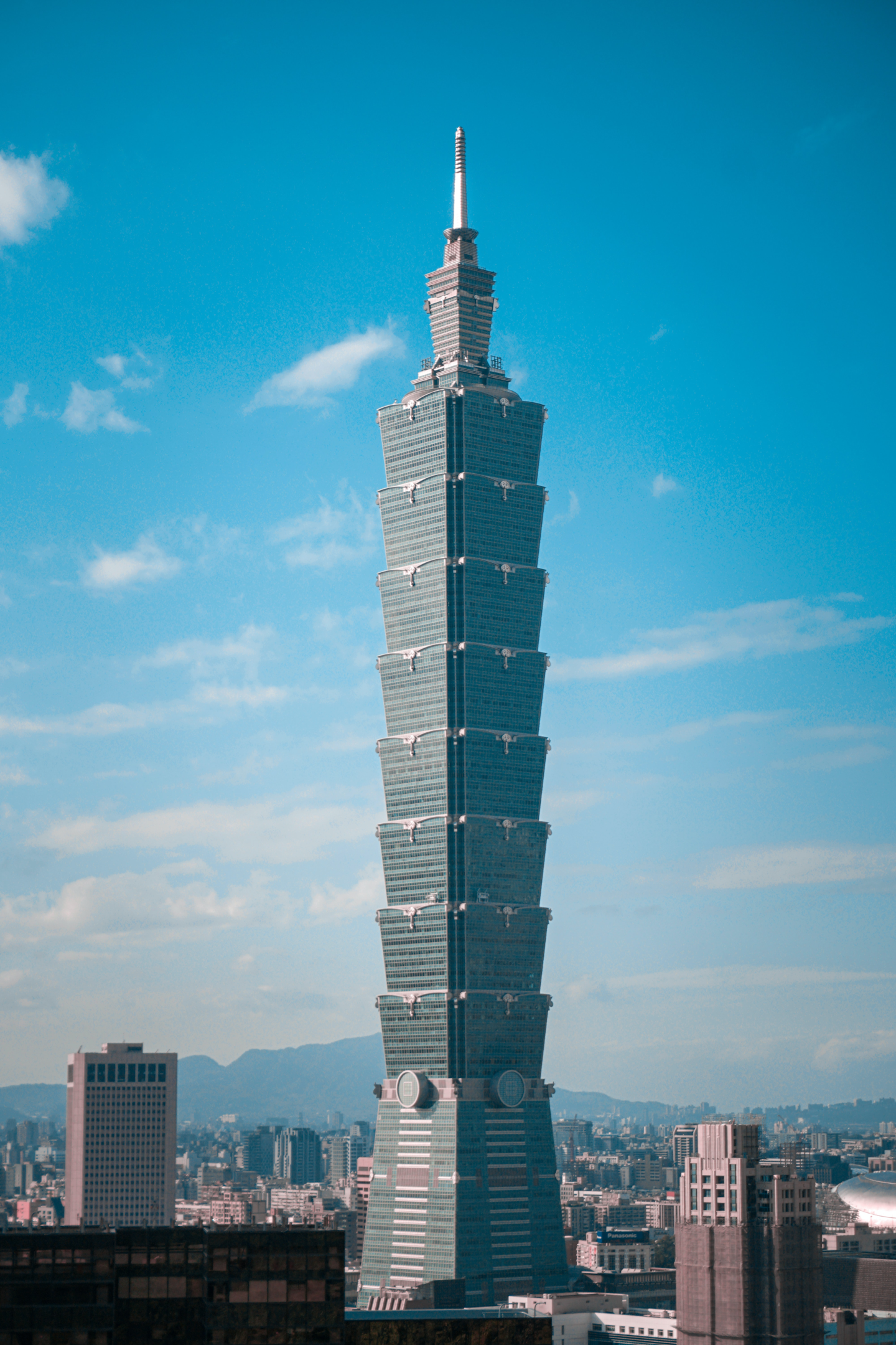 The Taipei 101 building. Photo by Lisanto 李奕良. 