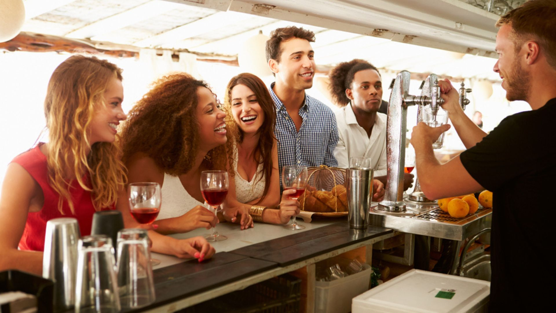 How To Find A Reliable Outdoor Mobile Bar Hire? -