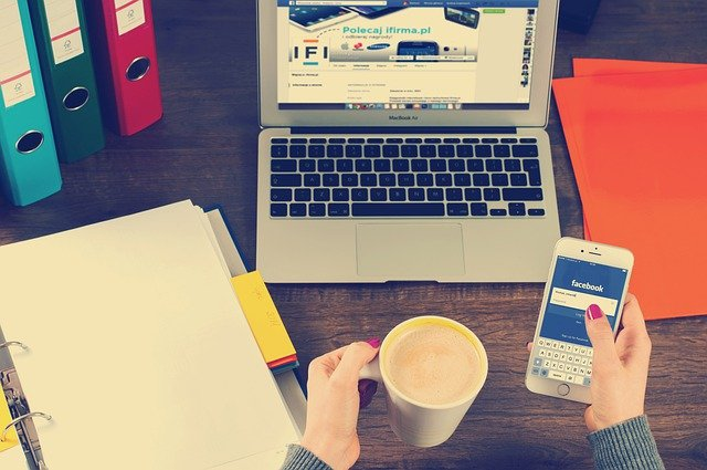blog wordpress, computer, telefono, social media
