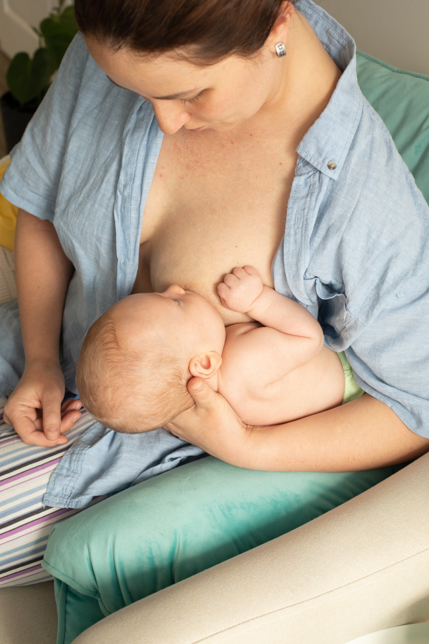 breastfeeding positions 