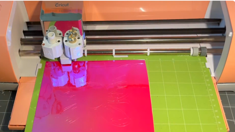 Machine cutting vinyl