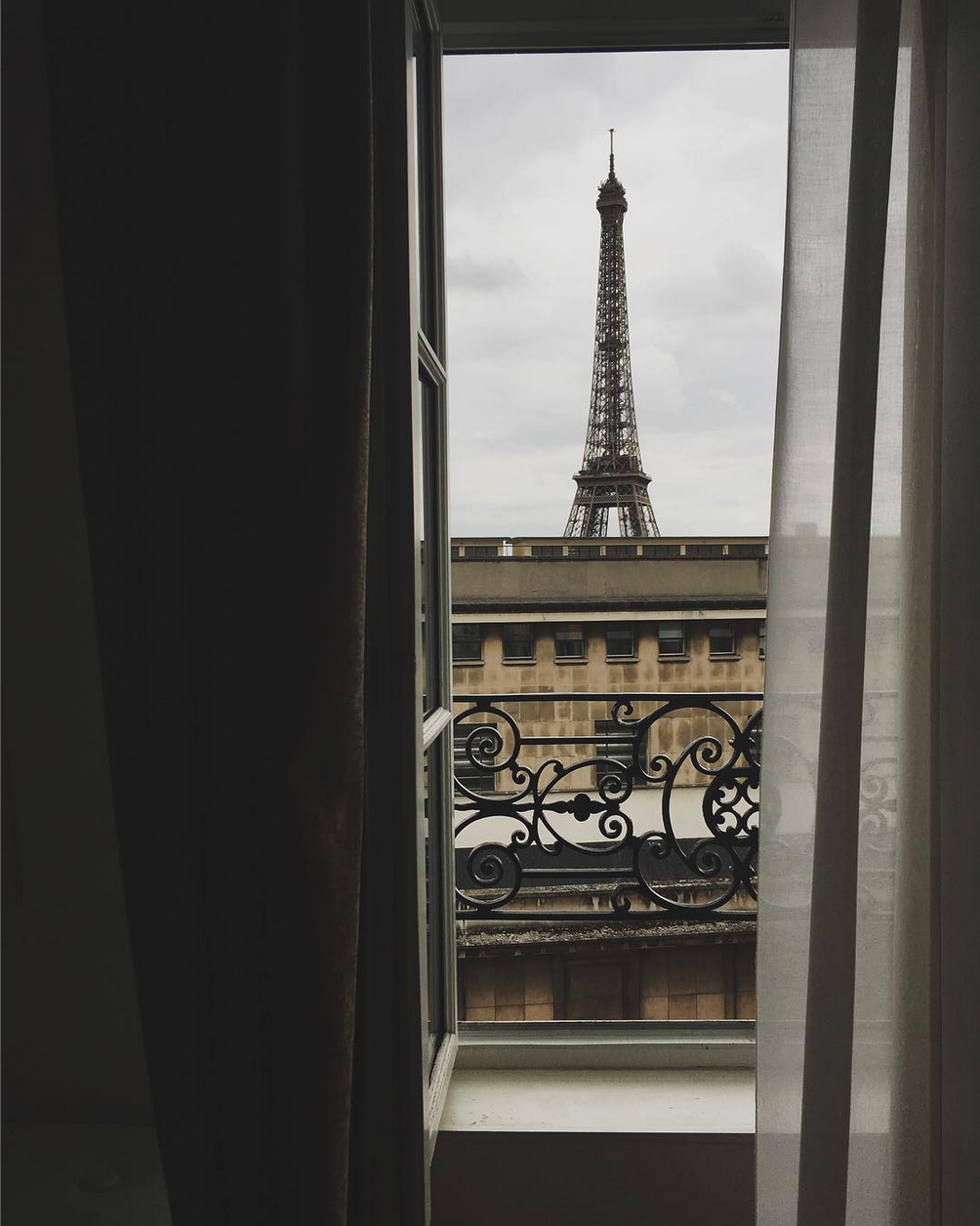 hotels in paris with eiffel tower view