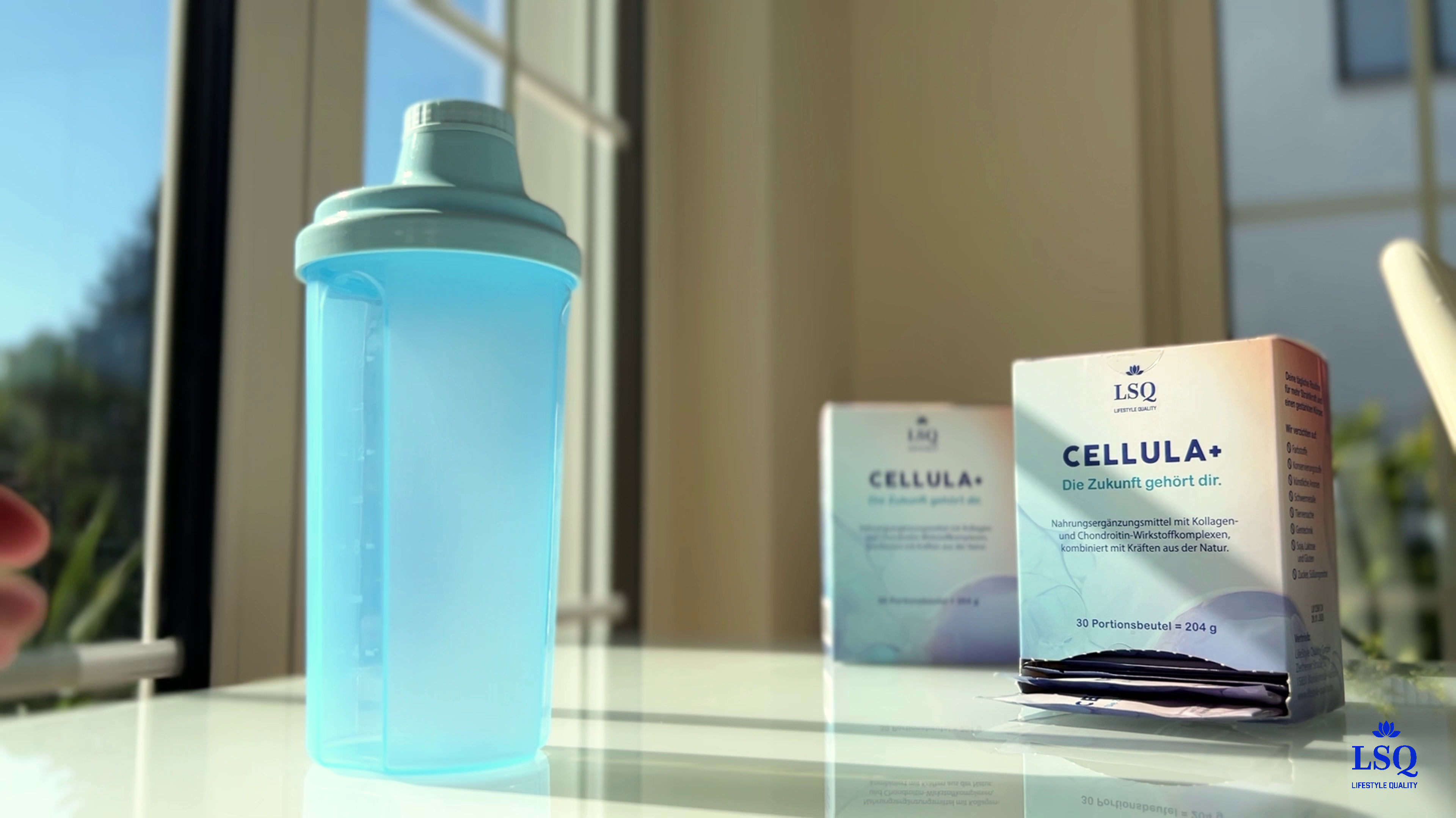 Zubereitung von CELLULA+ mit Wasser im Shaker – einfache Anwendung für die tägliche Zellpflege