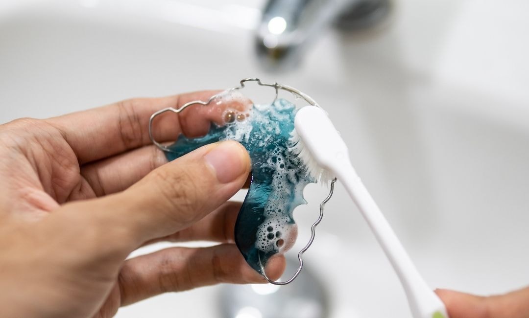 clean your retainer