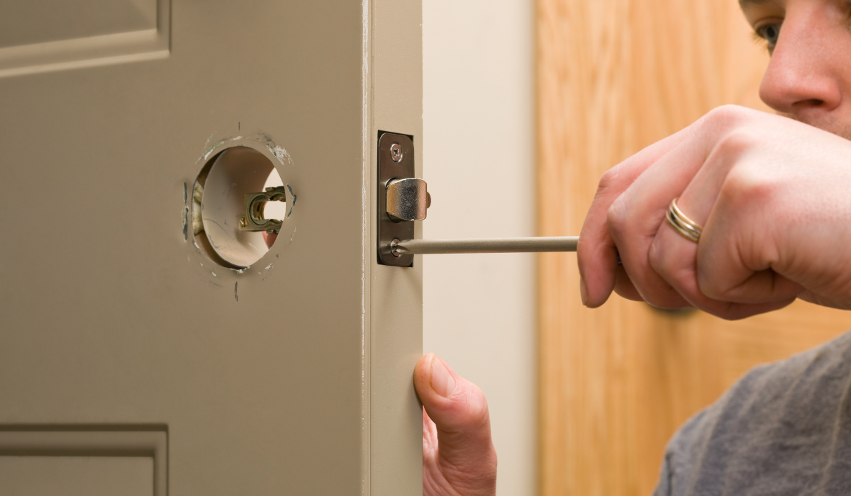 Discovering interior door handle packs - figure fitting an interior door handle latch 