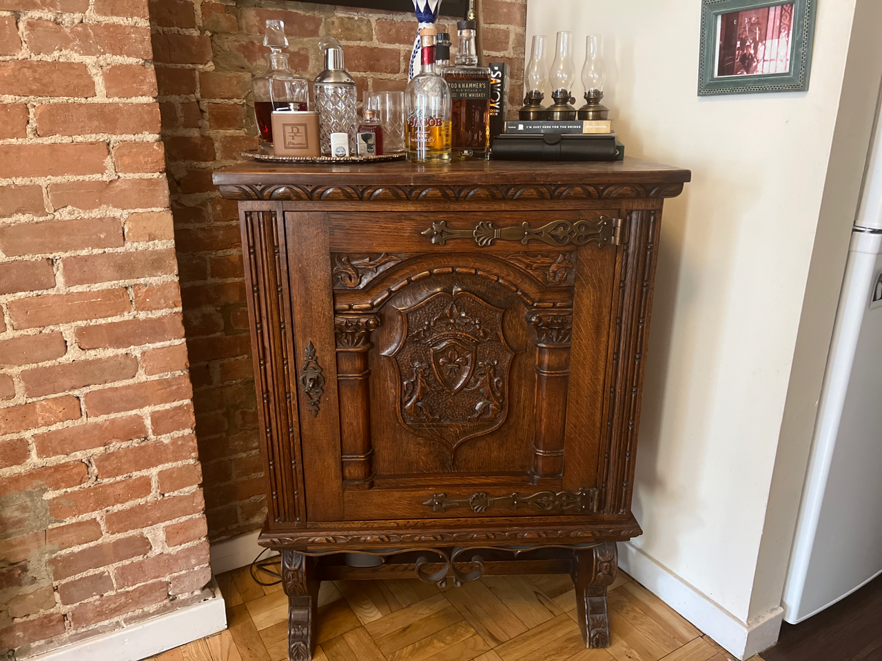 Bar cabinet,