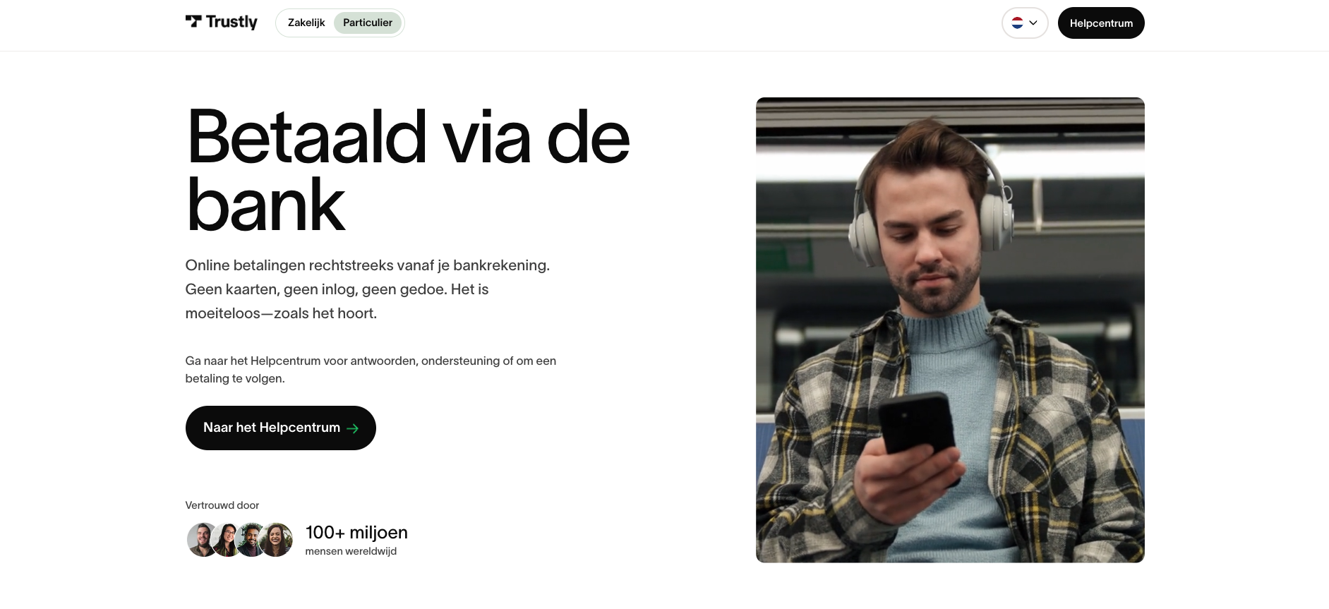 Trustly-website over rechtstreeks betalen via de bank, met een man die zijn telefoon gebruikt.