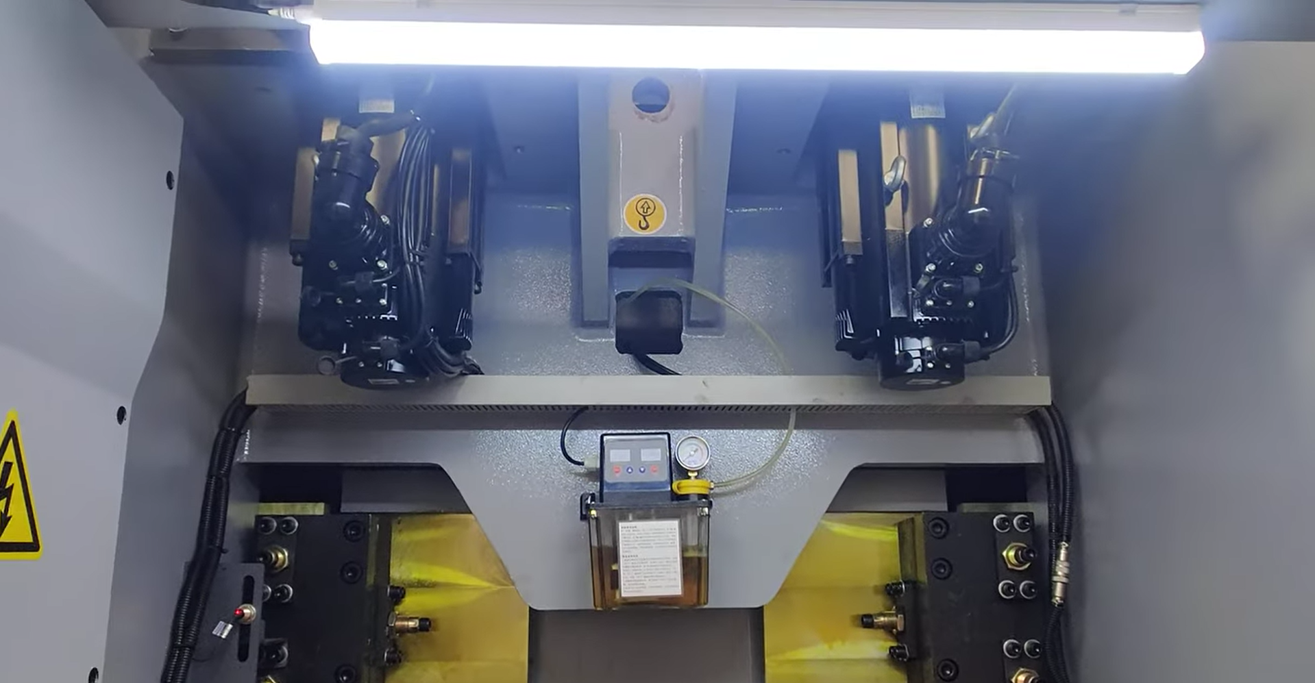 CNC press brake servos