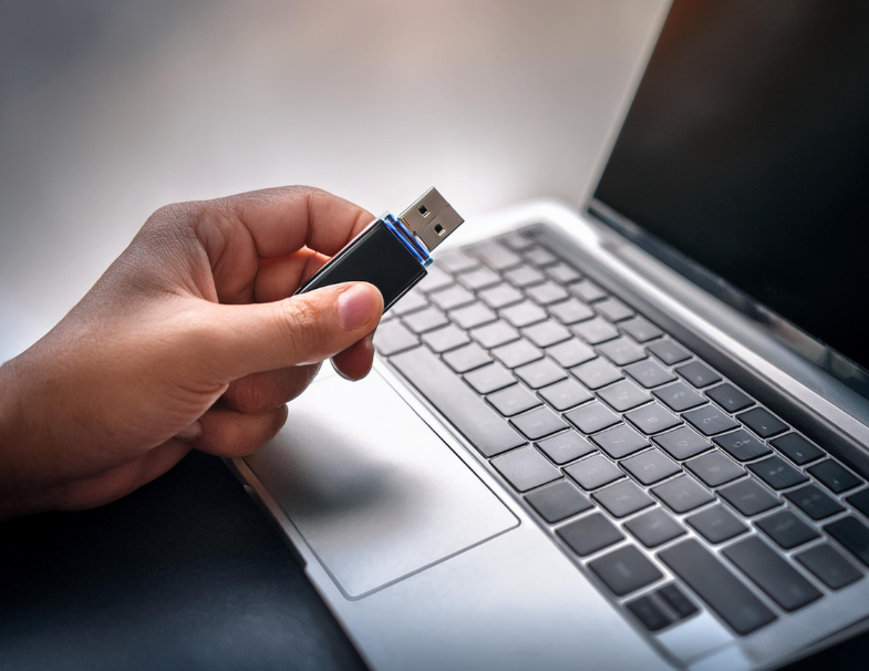 USB Flash drives for corporate training - promotional product - service - corporate clothing - purchasing 