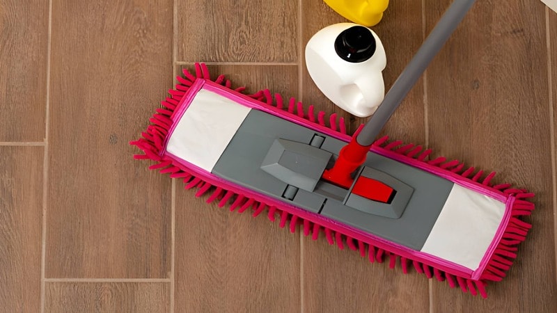  mop cleaning wooden tile floor