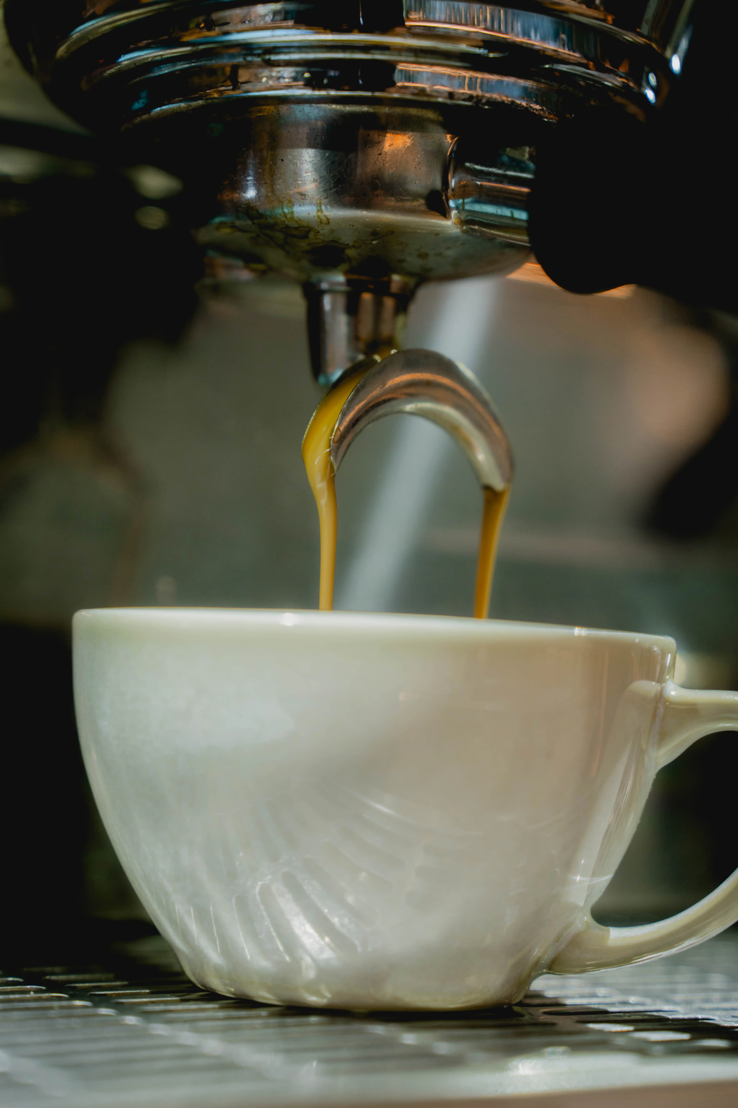 Doppelter Espresso aus einer Siebträgermaschine