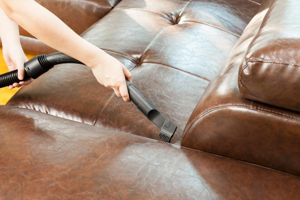 Как почистить диван в домашних условиях: лучшие способы чистки обивки дивана,советы, лайфхаки