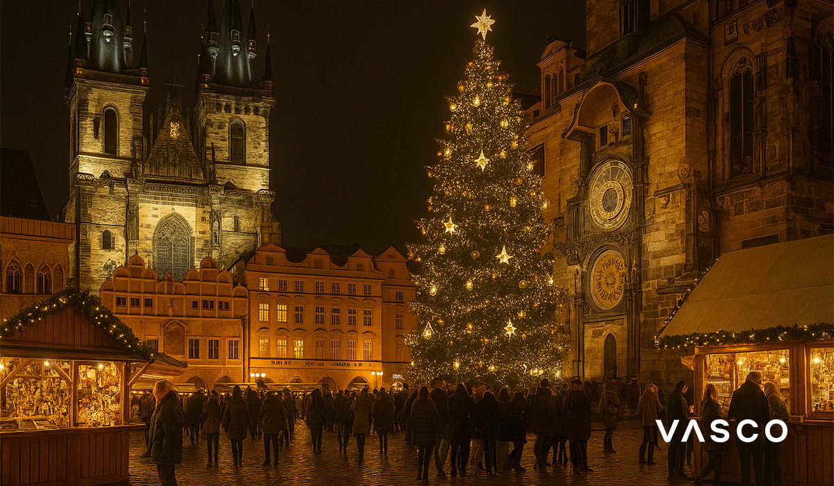 Marché de Noël de Prague avec un grand sapin et l’horloge astronomique