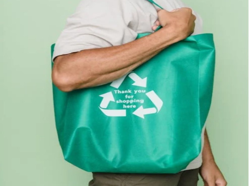 Eco-friendly reusable green bag 