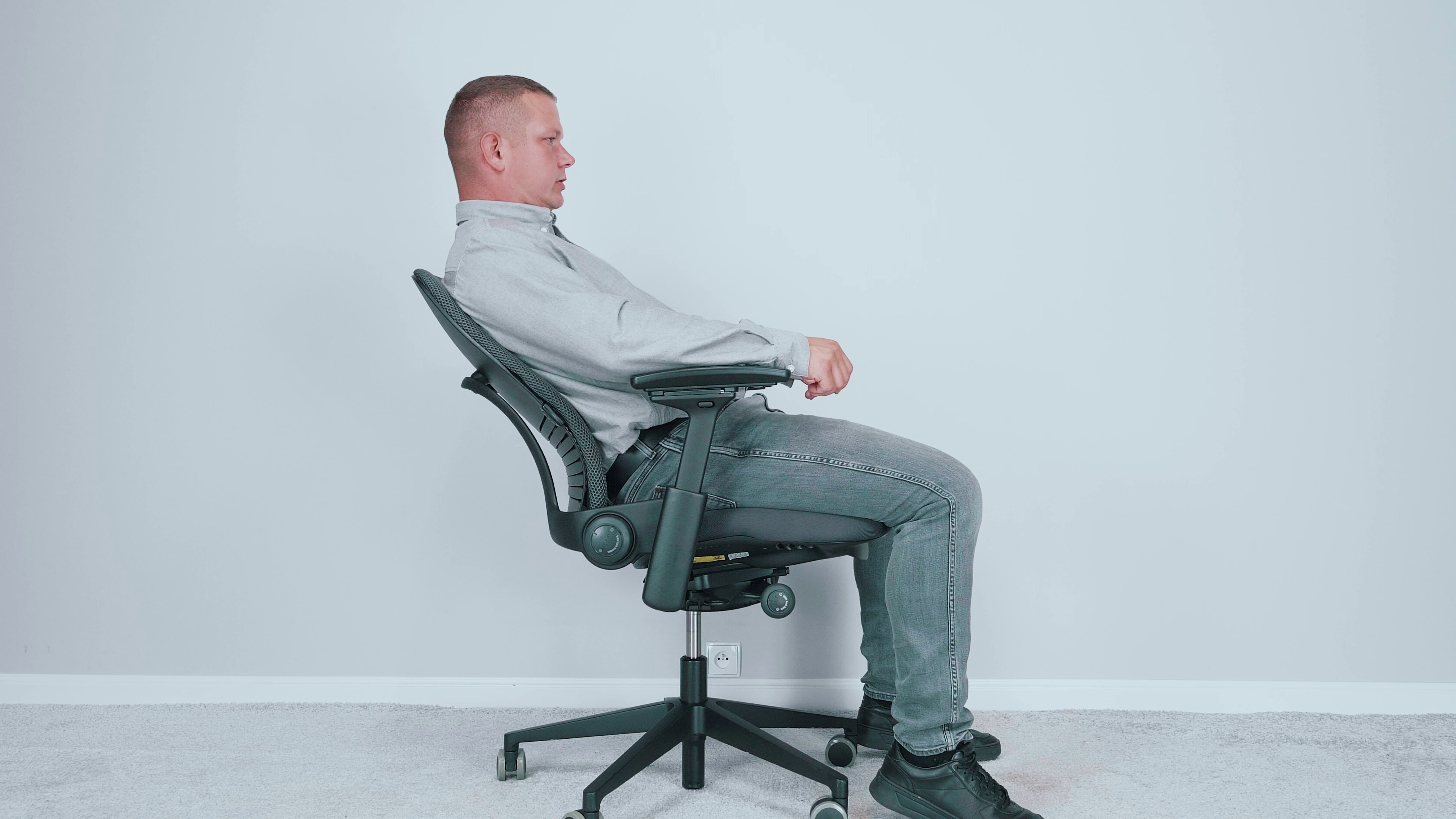 Regulacja fotela biurowego – słownik pojęć i praktyczny przewodnik 5 Pozycja Odchylona w Steelcase Leap. Źródło: Brastech