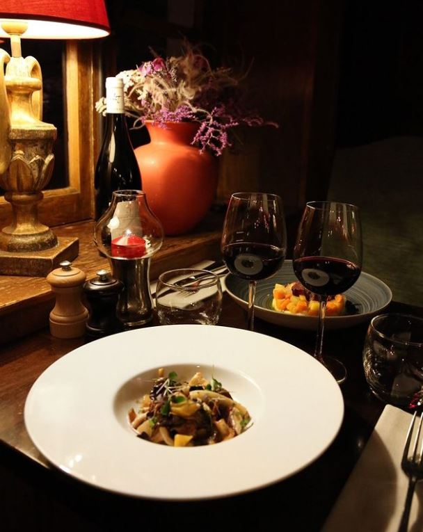 romantic restaurants in paris dining room 