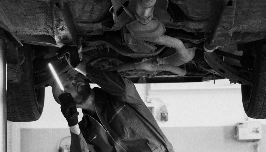 Undercarriage Cleaner Black and white