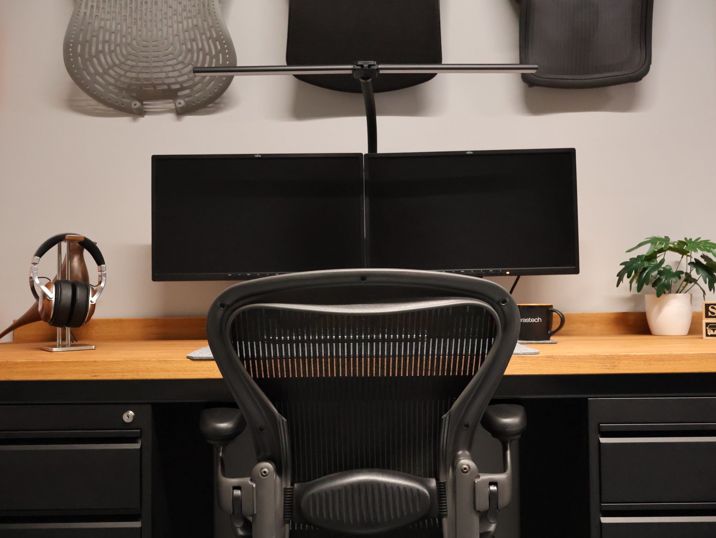 Herman Miller Aeron Classic – Fakty i mity. Czy warto? 1 Aeron kształ górnej części ramy. Źródło: Brastech