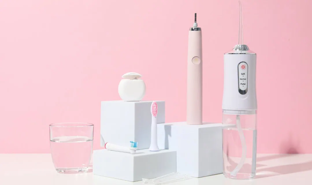 Interdentalbürsten oder Zahnseide als Produkte für die Zähne