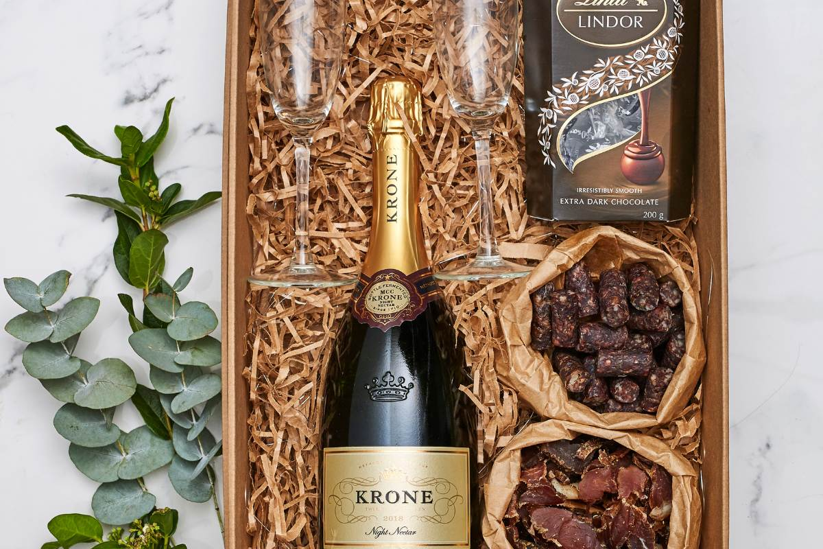 gift boxes with champagne, gift boxes with biltong, gift boxes with droe wors, gift boxes for him