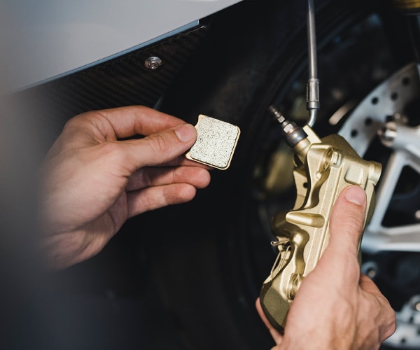 Instalación de una pastilla de freno BMW