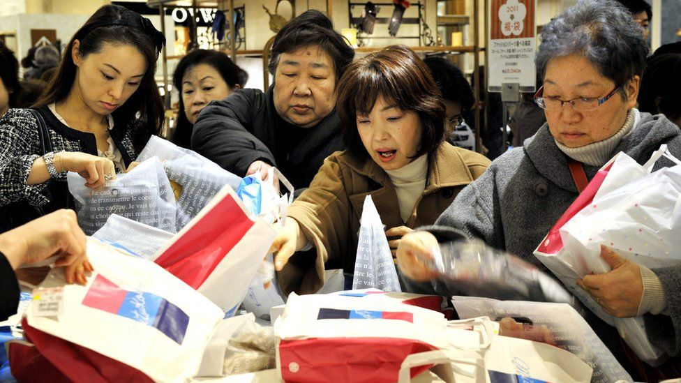 Image: Getty Images - The race to getting New Years day Fukubukuro 