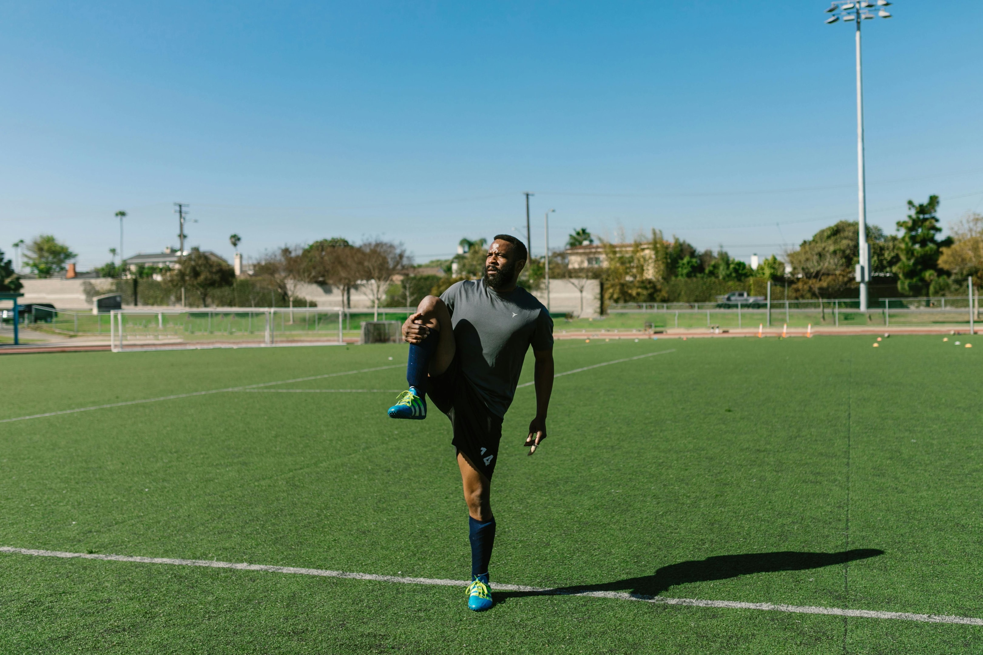 Photo by RDNE Stock project: https://www.pexels.com/photo/man-doing-leg-stretching-7187820/