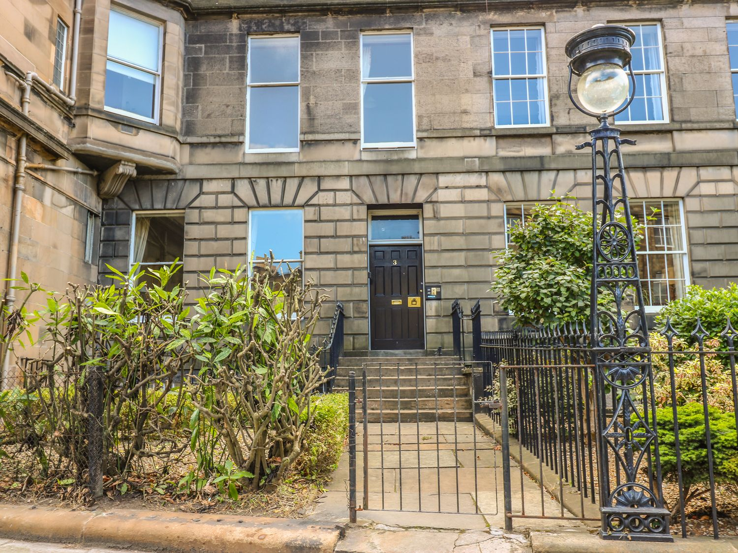 3 Lynedoch Place