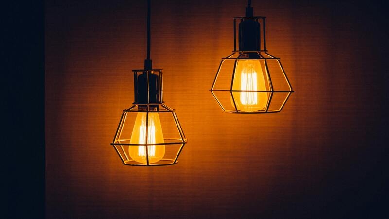 Ampoules à filament à cage d'écureuil utilisées dans l'éclairage décoratif