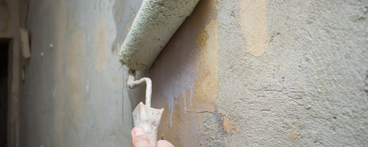 Gruntowanie ścian to podstawa przed rozpoczęciem szpachlowania