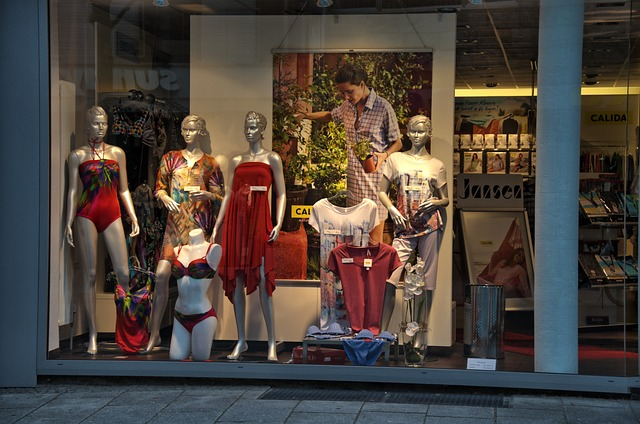store window, decoration, mannequin, brick and mortar business