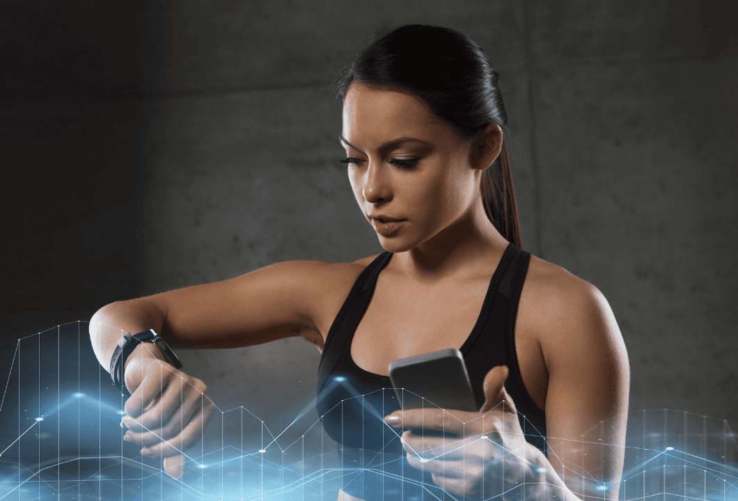 Fitness tracker frau smartphone