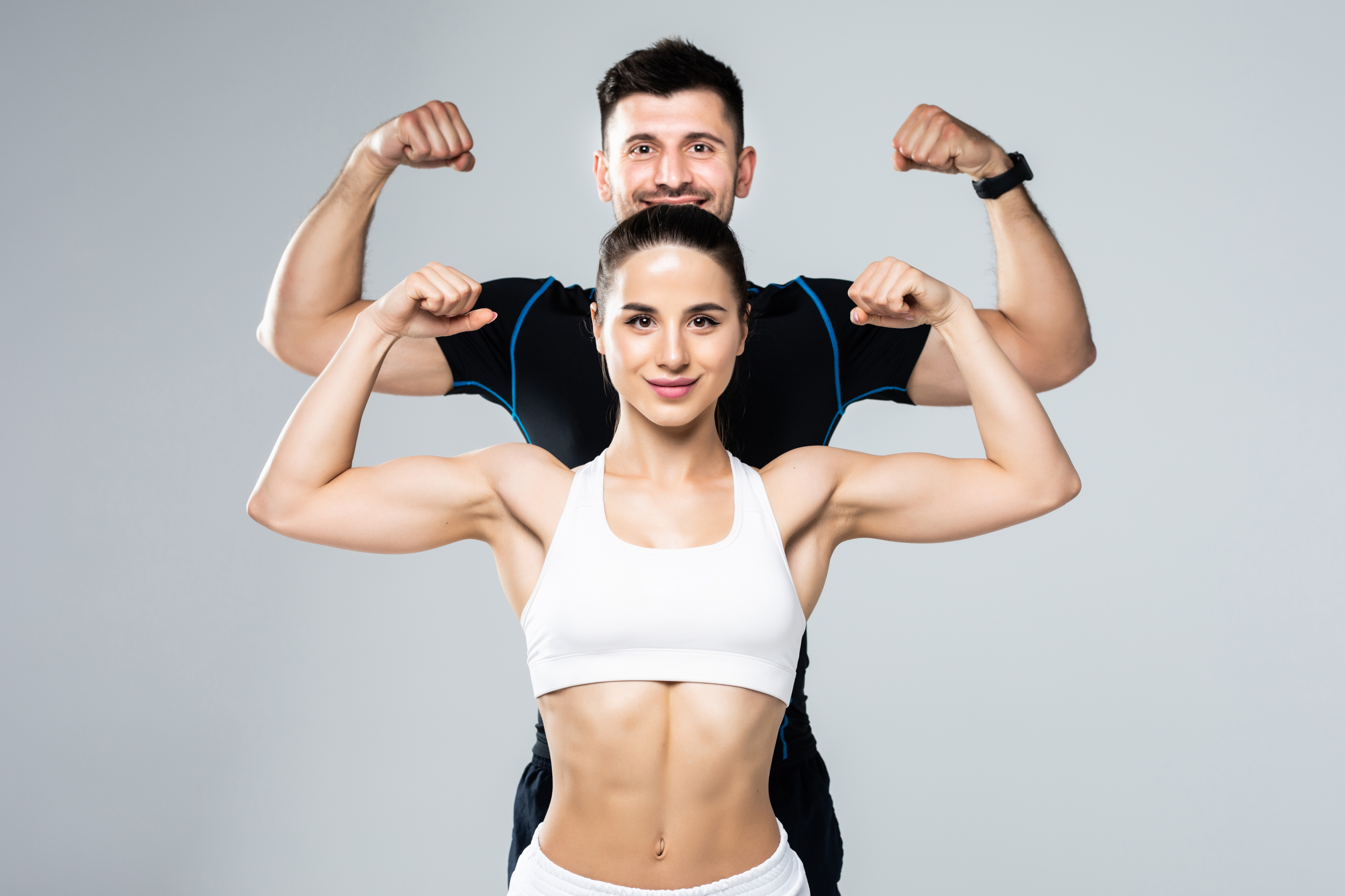 Comer comida chatarra en un volumen sucio puede promover el aumento de peso y aumentar el peso corporal para lograr un aumento de la composición del cuerpo de la masa muscular  