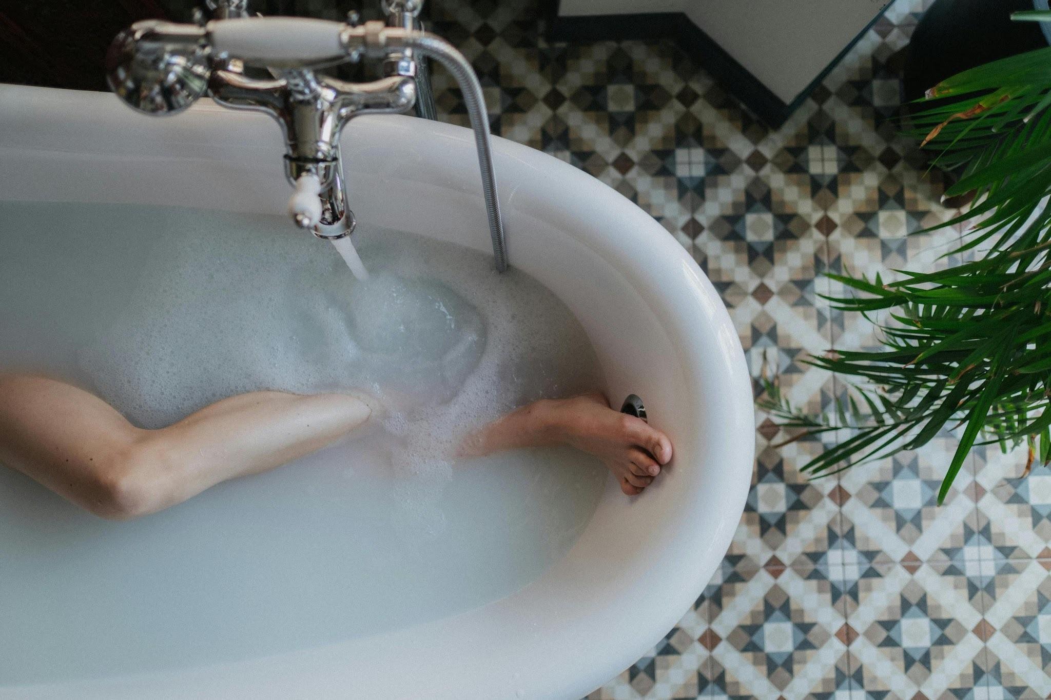Hot baths to ease menstrual cramps