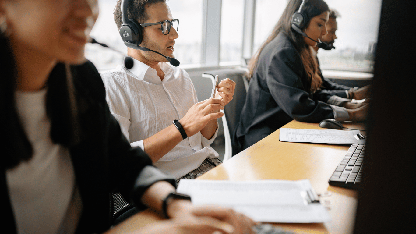 Customer service strategy involving human agents and AI agents