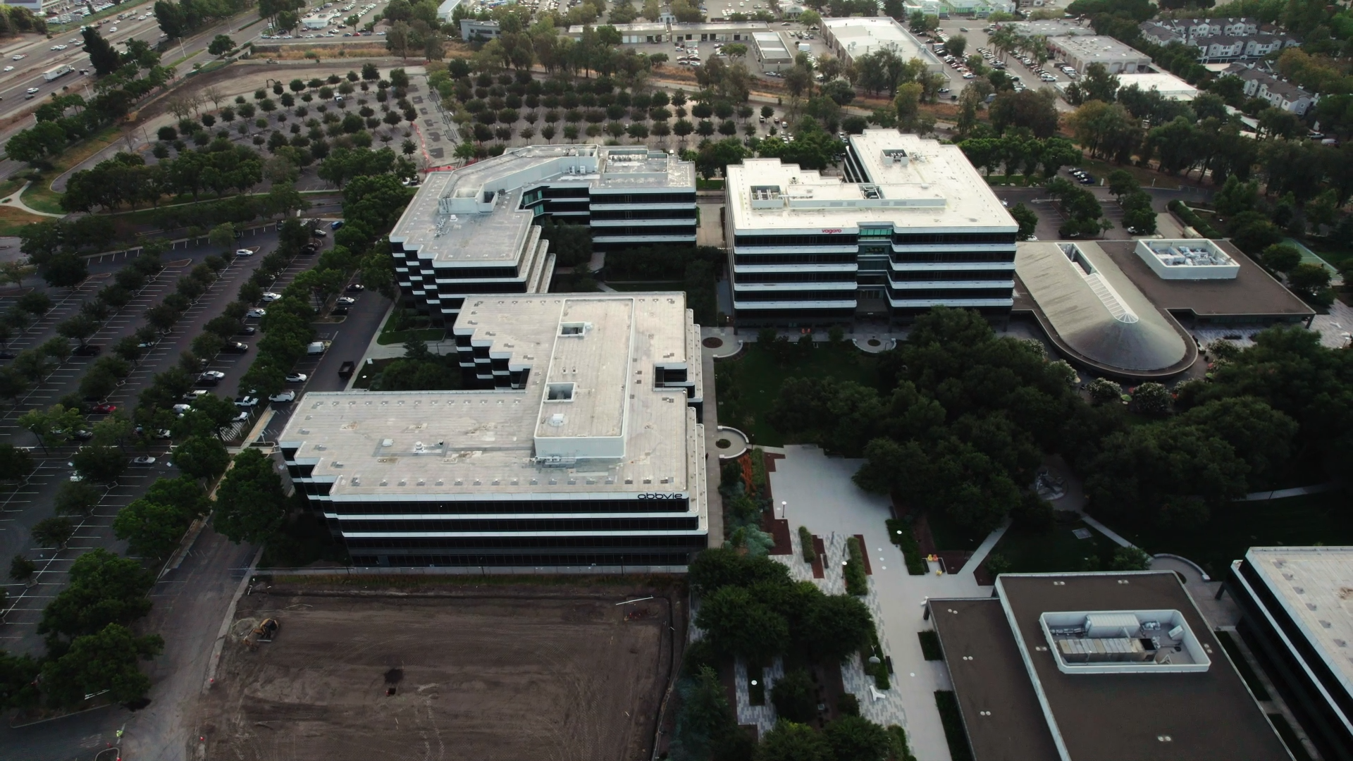 Planning a Large Project with Commercial Paving Contractors? 2 Modern building with asphalt paving outside
