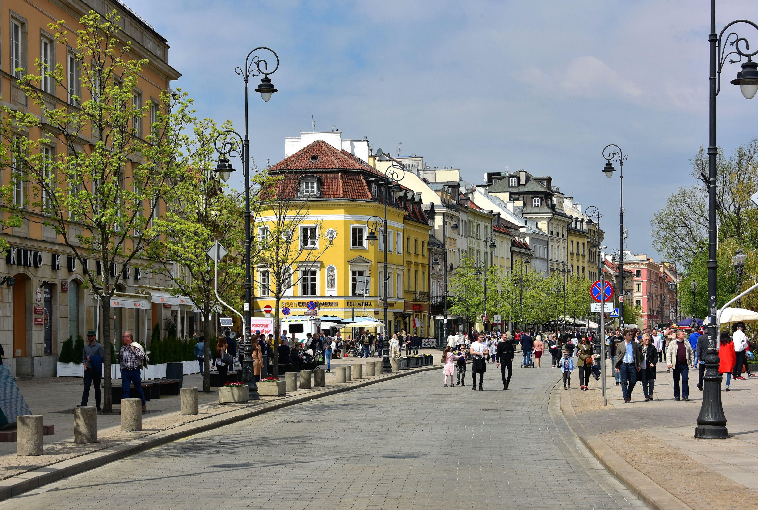 Krakowskie Przedmieście w Warszawie (źródło: https://commons.wikimedia.org/wiki/File:Ulica_Krakowskie_Przedmie%C5%9Bcie_w_Warszawie_2019c.jpg)