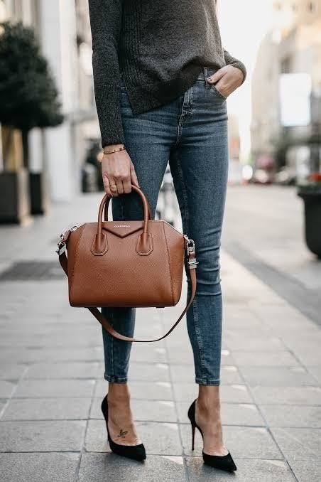 what color handbag goes with everything