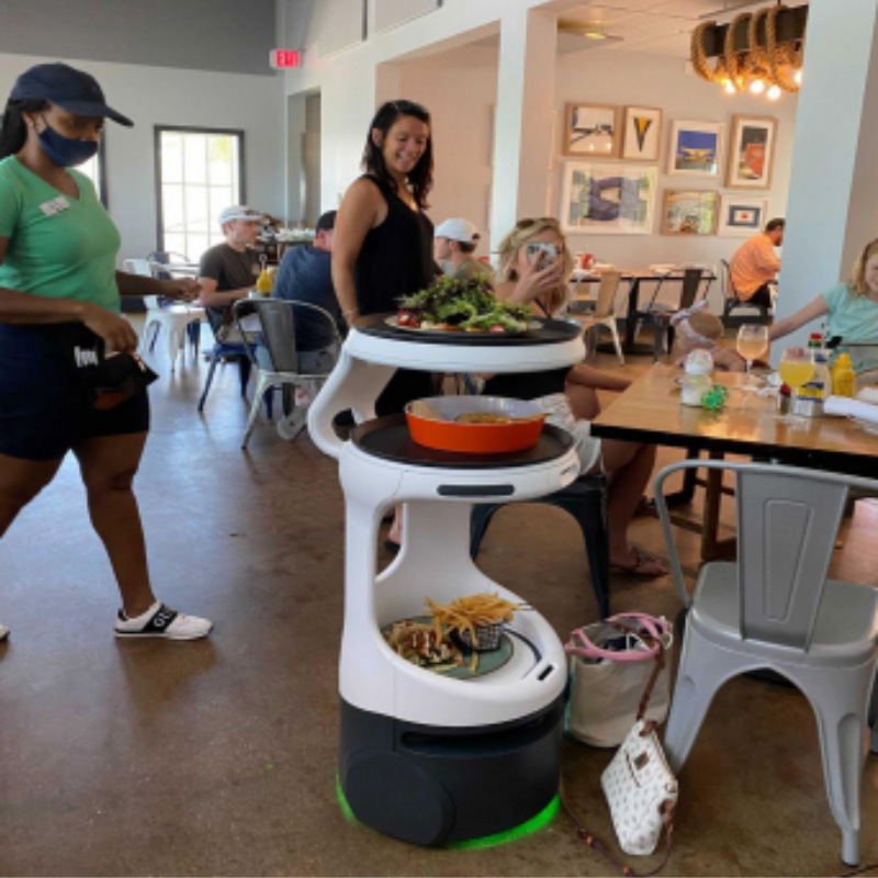 Image of a Servi robot making the guests' restaurant experience more enjoyable.