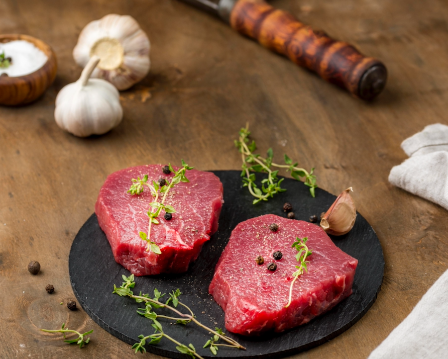 Due to its tender and lean texture, beef fillet requires very little cooking time. With only a handful of ingredients you can achieve something incredibly flavourful. Take a look at some of our suggestions.