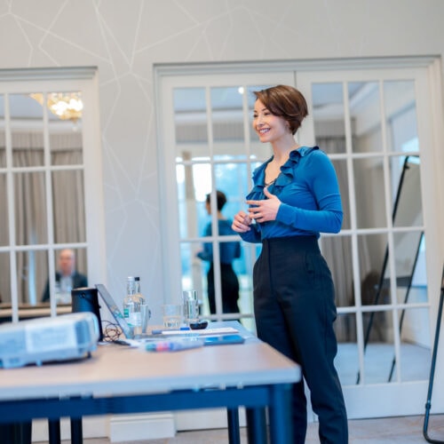 An example of good business communication skills