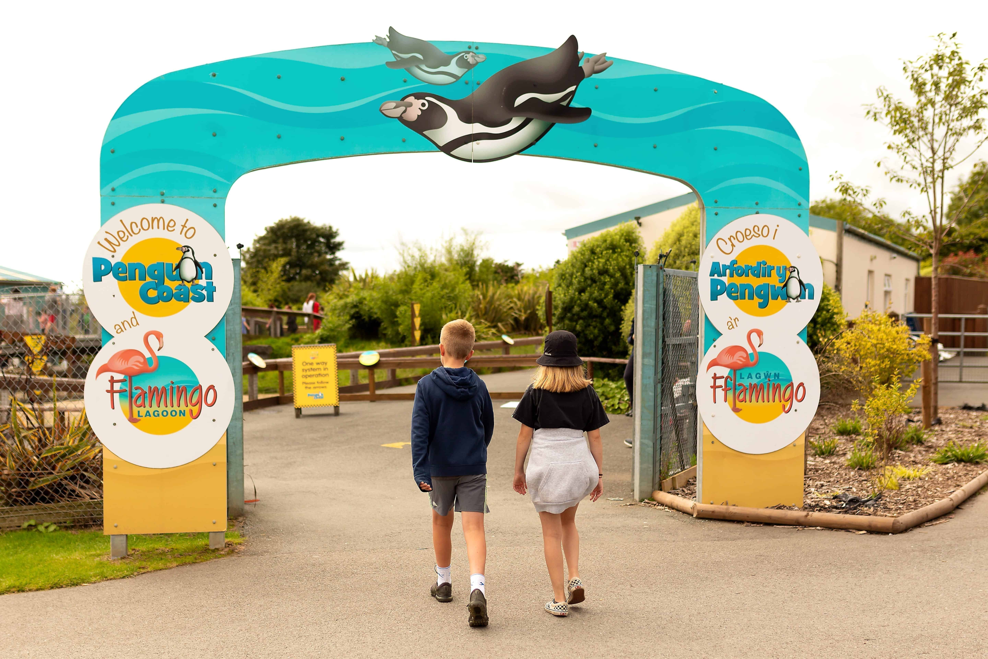 2 children at the entrance to Folly Farm in Wales