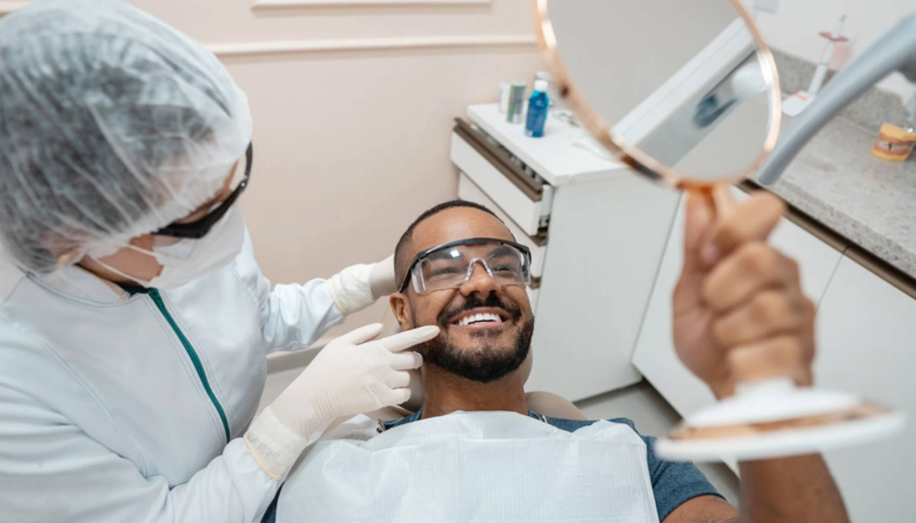 "Pasient smiler i tannlegestol mens han ser i speil, tannlege peker på tennene hans under kontroll. nav tannlege støtte økonomisk sosialhjelp økonomisk støtte stønad til tannbehandling støtte fra nav få dekket søke nav 18 år blant annet sosiale tjenester nav ta kontakt tannbehandling støtte helt eller delvis godkjent yrkesskade varig nedsatt mer utgifter søke barn stønad rett trenger andre hjelp får under betale inntekt personer tannlege nødvendige behandling gir søknaden helfo nødvendig nedsatt utgiftene tilbud hos folketrygden særlige dine barnet informasjon dekker finner tannlegen sende søker dersom mottar dekket svar refusjon lese voksne behandlingen annet søknad varig tannbehandlingen krav dekke sykdom yrkesskade eksempel godkjent finnes ulike rettigheter råd gratis helse gjelder viktig kontakt dokumentasjon