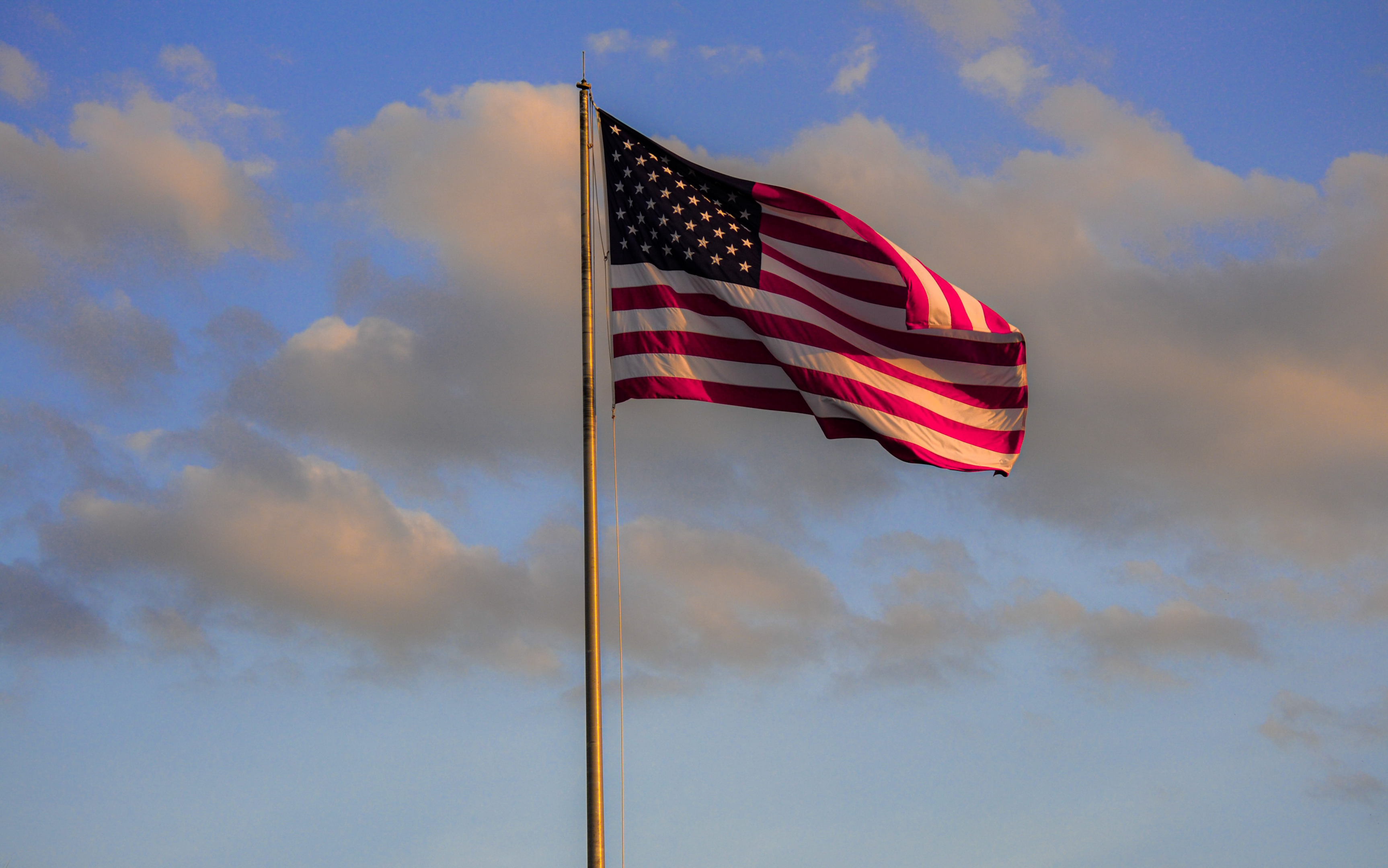 The American flag waving in the air. We service the entire nation. As an elite car shipping company, we offer an affordable Florida auto transport cost.